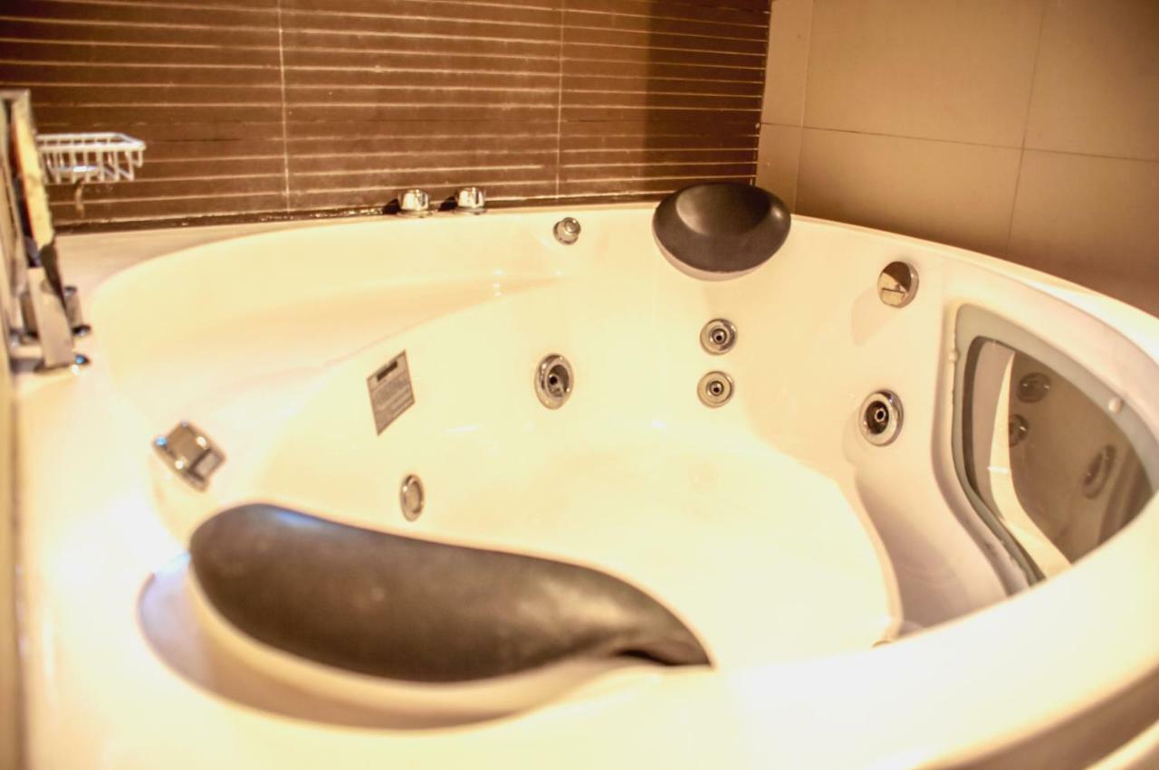 Kamares Suites カラマタ エクステリア 写真